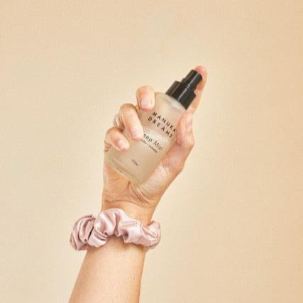 Manuka Dreams - The Luxe With Scrunchies - Two Pure Silk Pillowcases, One Manuka Lavender Sleep Mist & Three Large Silk Scrunchies
