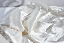 Load image into Gallery viewer, Manuka Dreams - Individual Silk Pillowcase Ivory White
