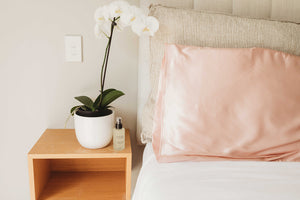 The New Mum Gift Set - Pure Silk Pillowcase & Pure Silk Fitted Bassinet Sheet