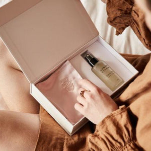 Manuka Dreams- The Signature Sleep Set - One Pure Silk Pillowcase & One Manuka Lavender Sleep Mist