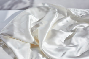Manuka Dreams - The Signature Sleep Set With Scrunchies - One Pure Silk Pillowcase, One Manuka Lavender Sleep Mist & Three Large Pure Silk Scrunchies